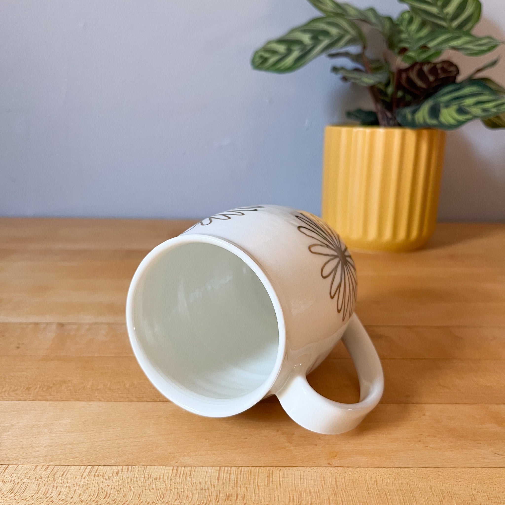 gold flower mug