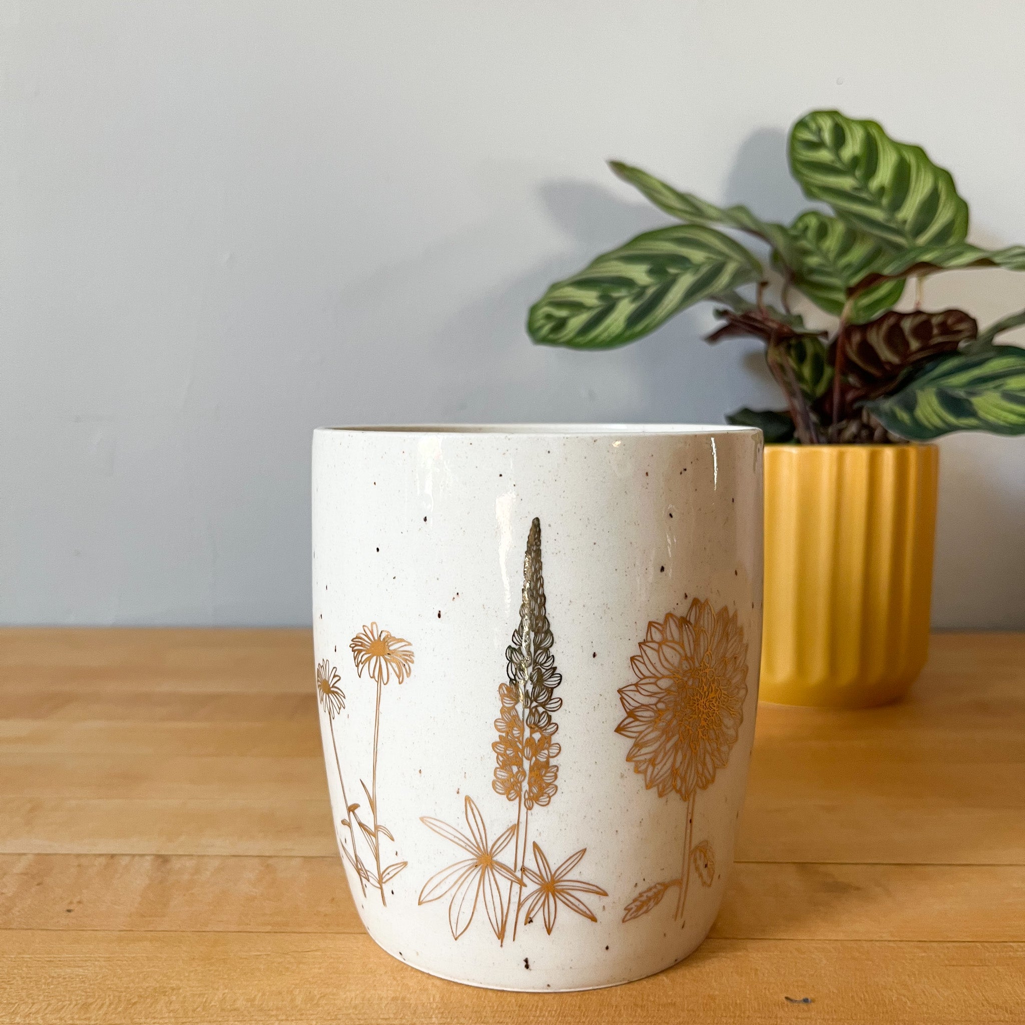 gold flower utensil jar