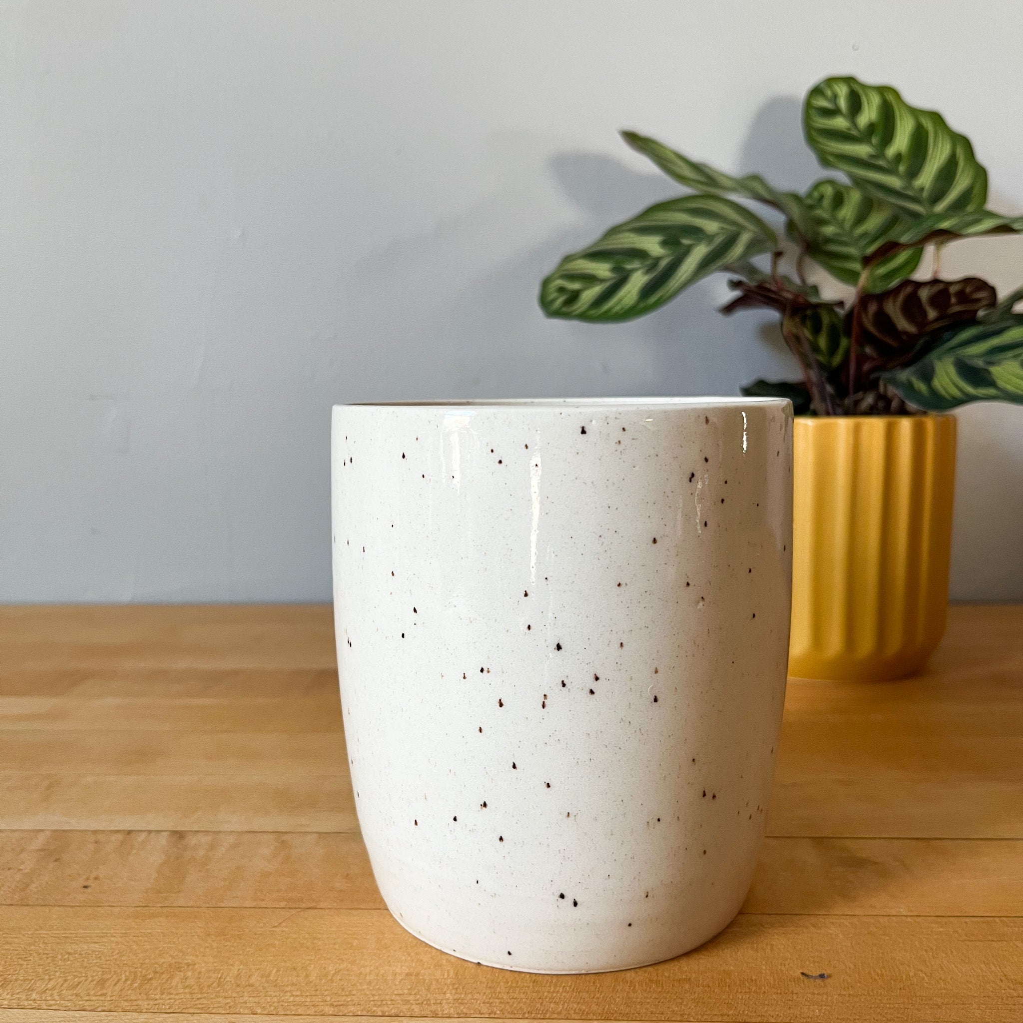 gold flower utensil jar